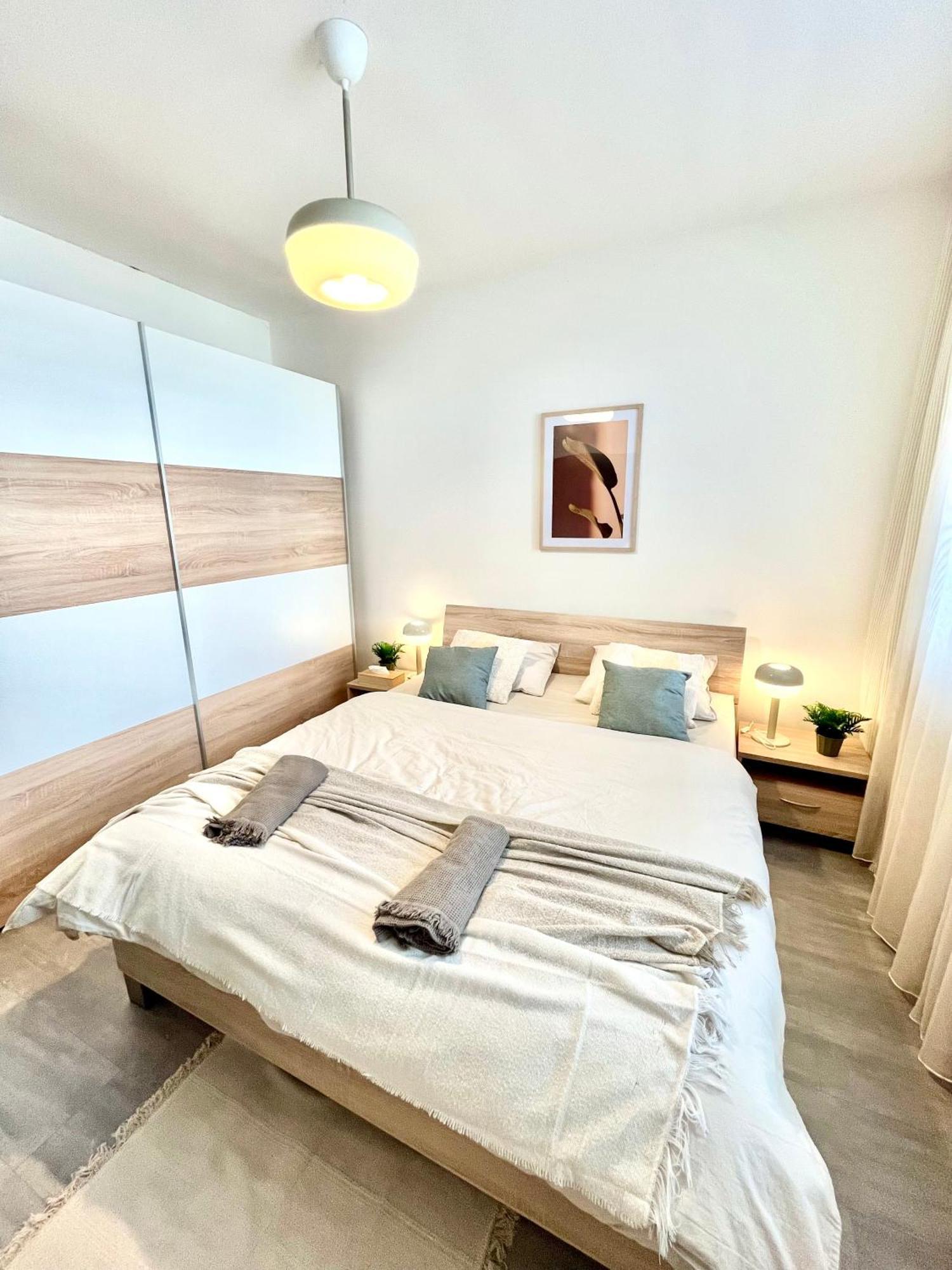 The Elite Suite Downtown 2- Bedroom Apt Ac & Garage Parking Bratislava Exteriér fotografie