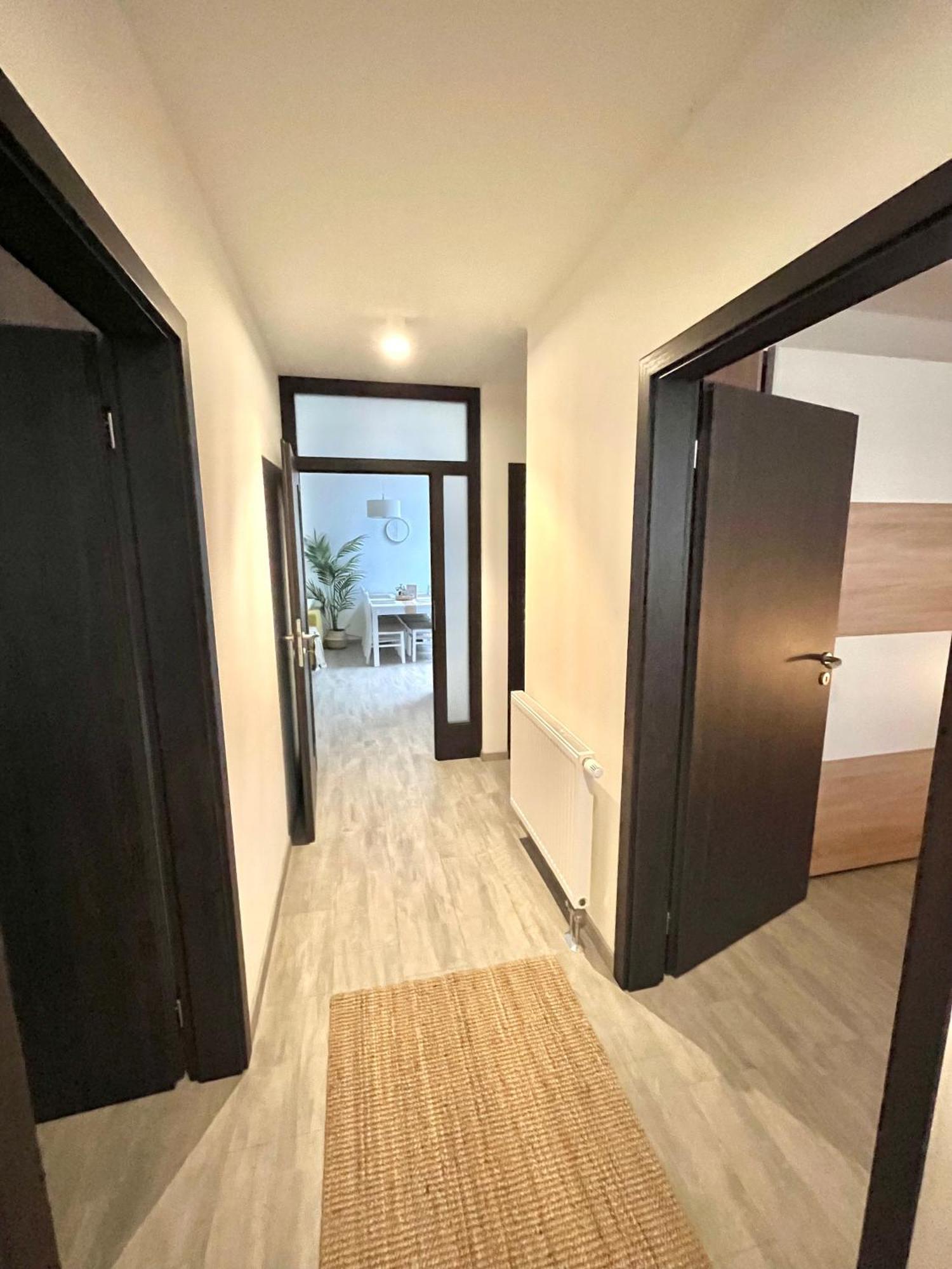 The Elite Suite Downtown 2- Bedroom Apt Ac & Garage Parking Bratislava Exteriér fotografie