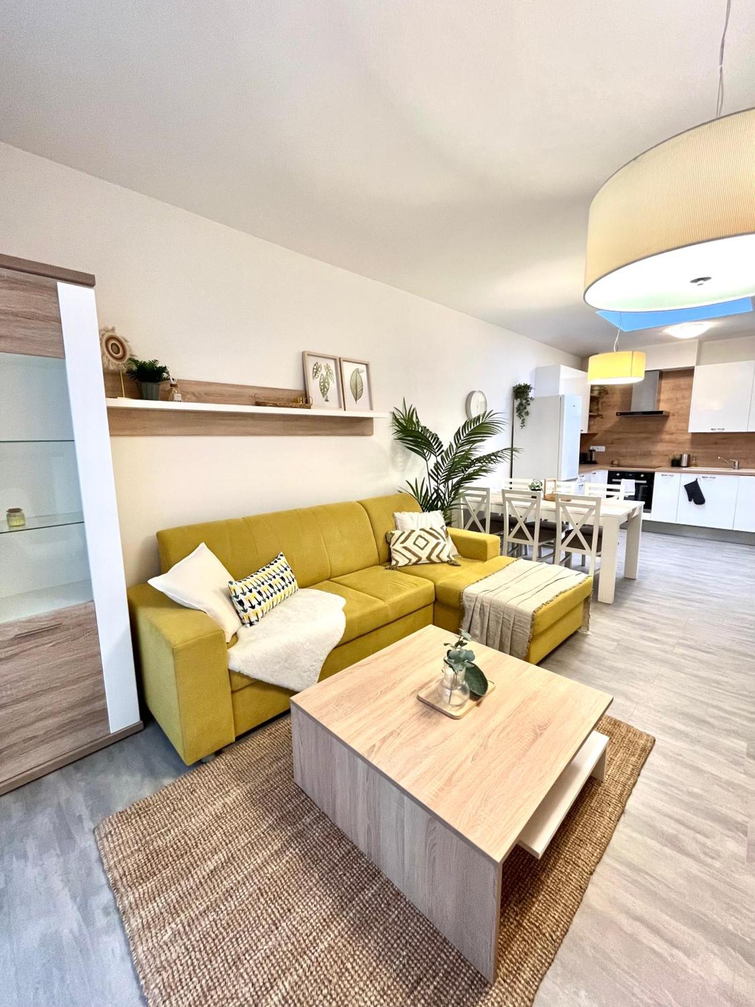 The Elite Suite Downtown 2- Bedroom Apt Ac & Garage Parking Bratislava Exteriér fotografie