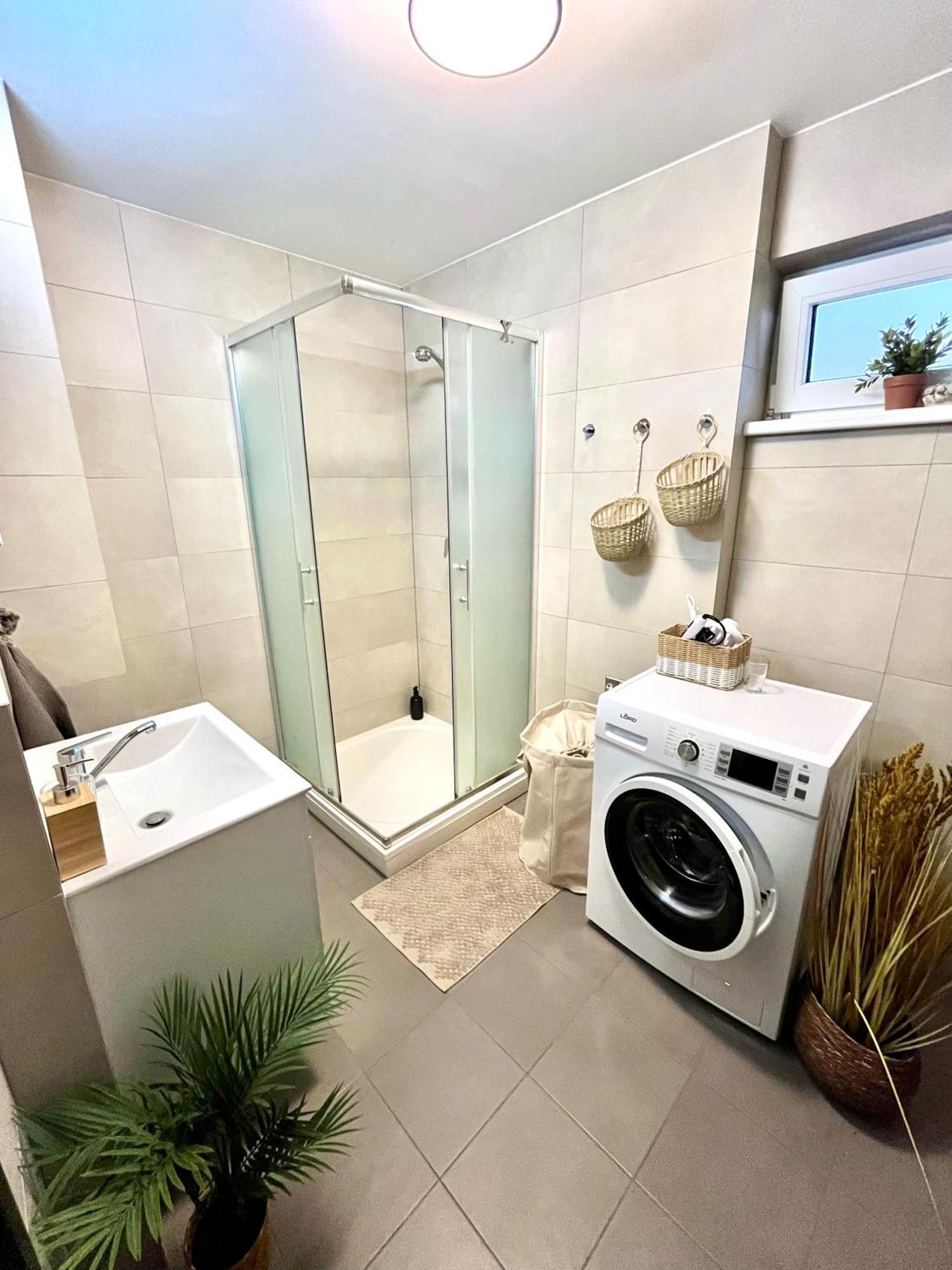 The Elite Suite Downtown 2- Bedroom Apt Ac & Garage Parking Bratislava Exteriér fotografie